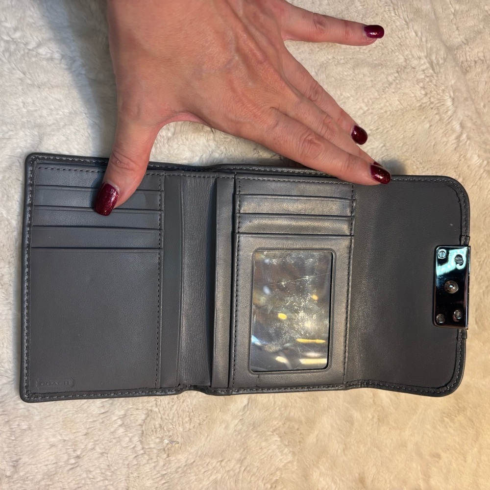 COACH Wallet Signature C Charcoal Gray Silver Metallic Trifold Patent Leather - Picture 9 of 16